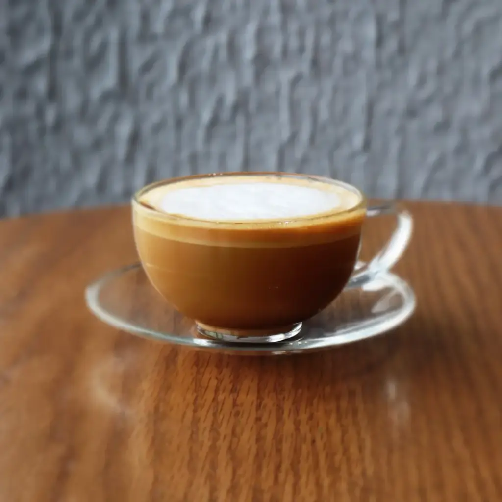 HOT - FLAT WHITE   ساخن - فلات وايت