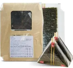 TRIANGLE KIMBAP PACKAGING SEAWEED 100G كيمباب مثلث التعبئة والتغليف الأعشاب البحرية 100 غرام