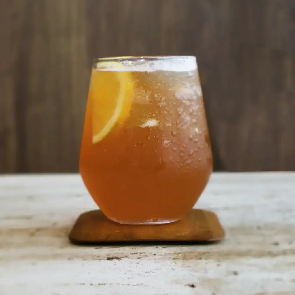COLD - ICED TEA (LEMON & MINT)                                   شاي بارد مثلج (ليمون ونعناع)